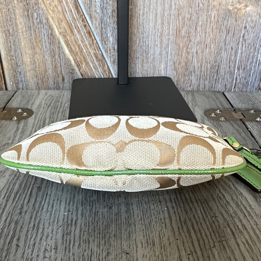 Coach Signature Canvas Wristlet Light Khaki Green Grass with Matching Tag - Picture 5 of 16
